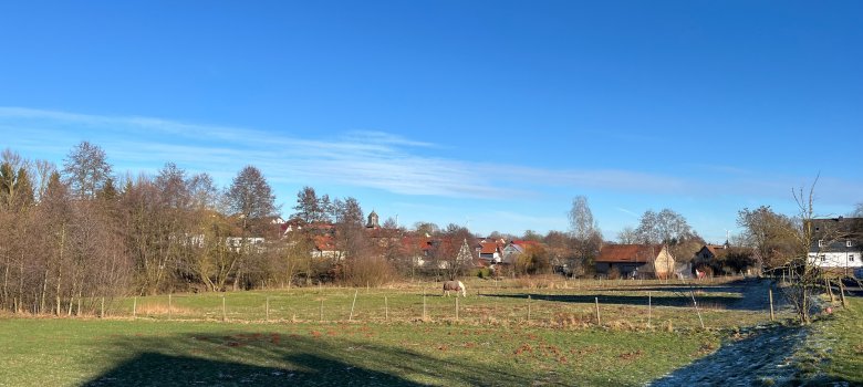 Blick auf die Bauplätze im Grunweg im Ortsteil Wollmar