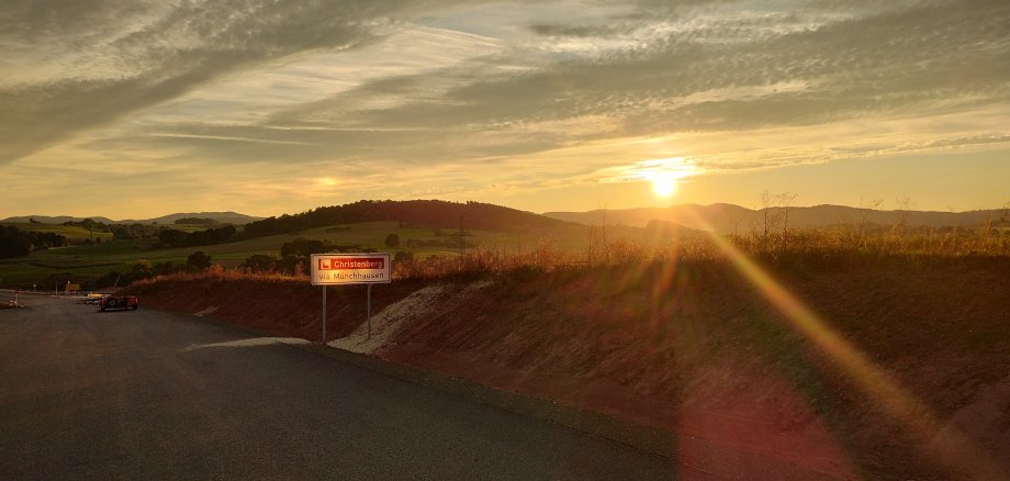 Sonnenuntergang auf der Umgehungsstraße