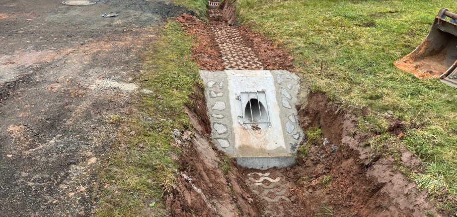 Einlaufbauwerk im Graben im Bereich Hühnerhard