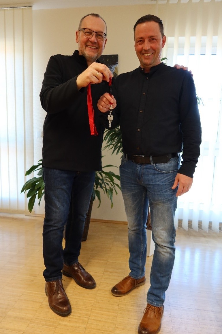 Bild Schlüsselübergabe Bürgermeister Funk a.D. und Bürgermeister Siemon