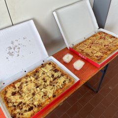 Pizza zum Mittagessen