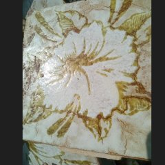 Fliese mit Blumenmuster