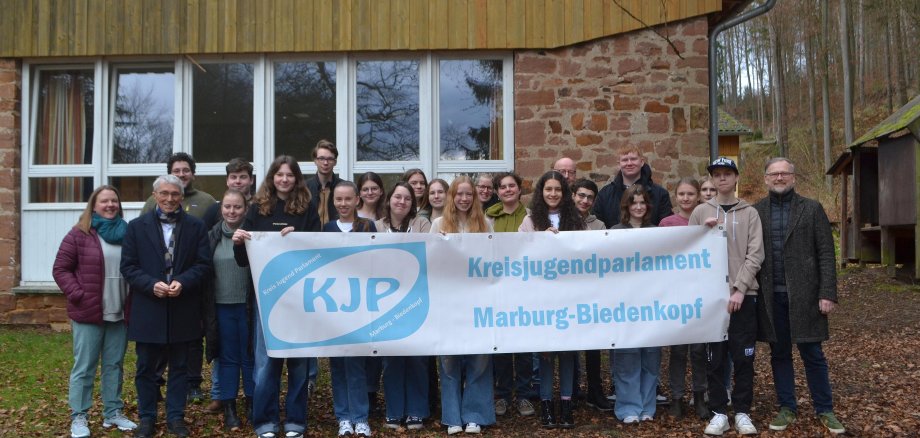 Jubilarin Claudia Volmer und Bürgermeister Siemon 