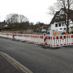 Absperrungen Battenberger Straße für Arbeiten Wasserleitung