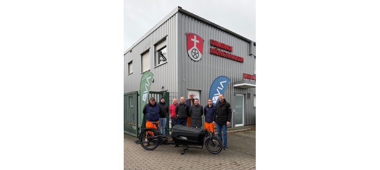 Gruppenbild Übergabe Lastenrad