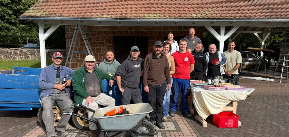 Gruppenfoto der ehrenamtlichen Helferinnen und Helfer