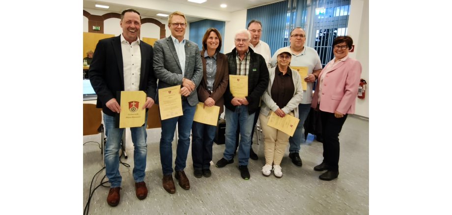 Bürgermeister Holger Siemon mit dem neu gewähltem Gemeindevorstand