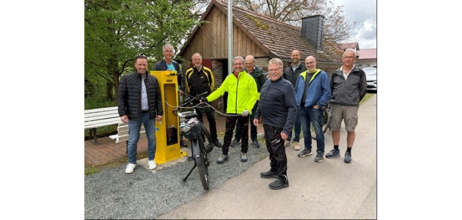 Gruppenbild zur Einweihung Radstation
