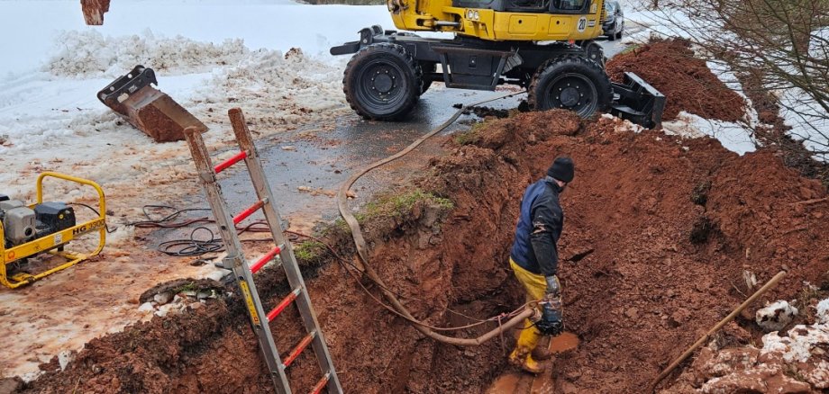Reparatur Wasserrohrbruch Fallleitung Wollmar Blick auf das winterliche Rathaus von Münchhausen